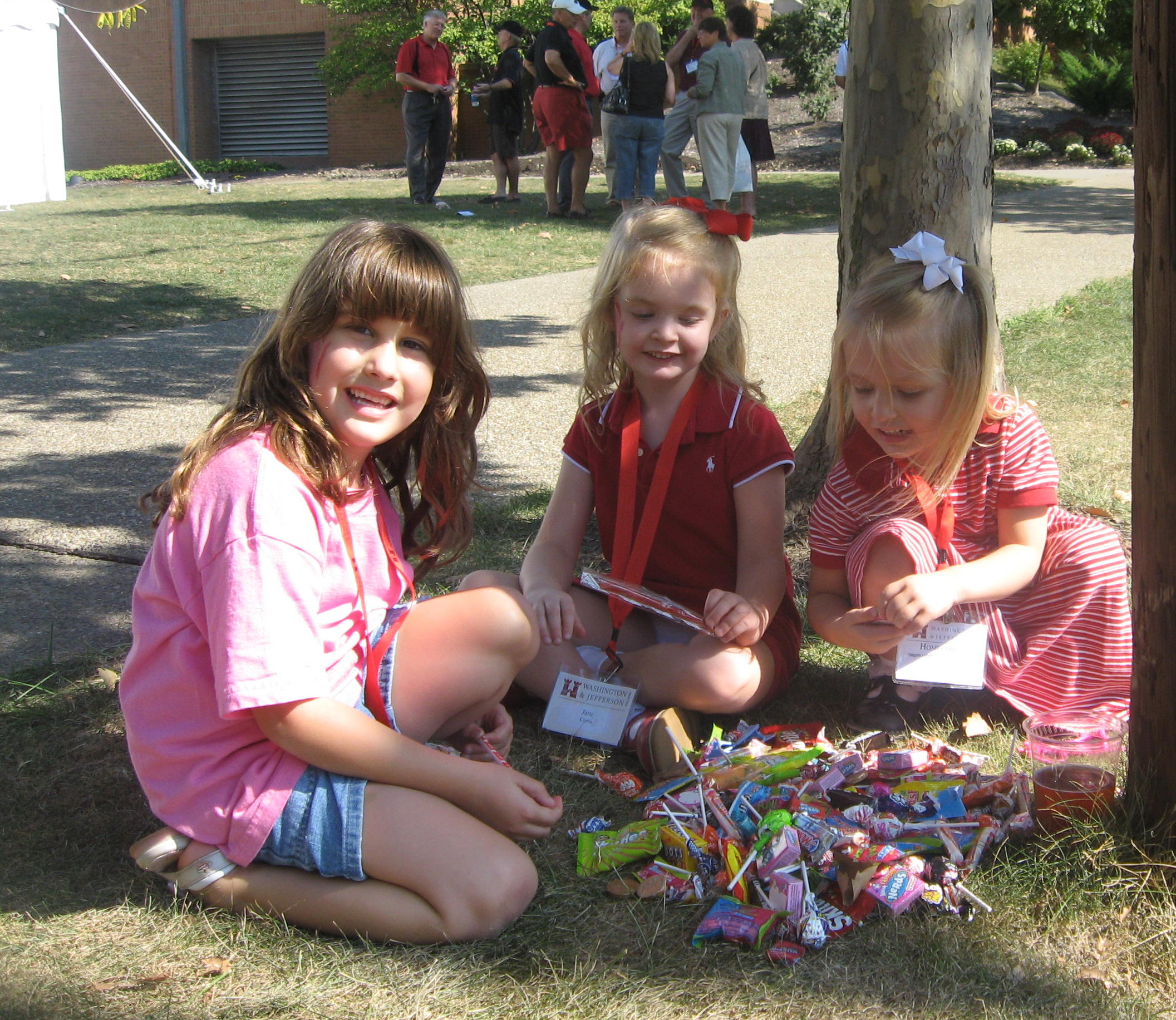 2007_10_06 WnJ Maddie J n C and parade candy.jpg